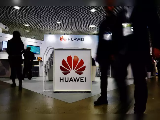 Read more about the article Huawei Makes a Bold Move: Ditching Android for its Own Harmony OS in Next Version